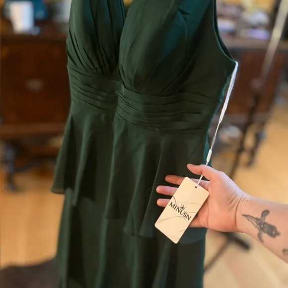 NWT BEAUTIFUL Chiffon Green Evening Gown sz 10 - Picture 3 of 6